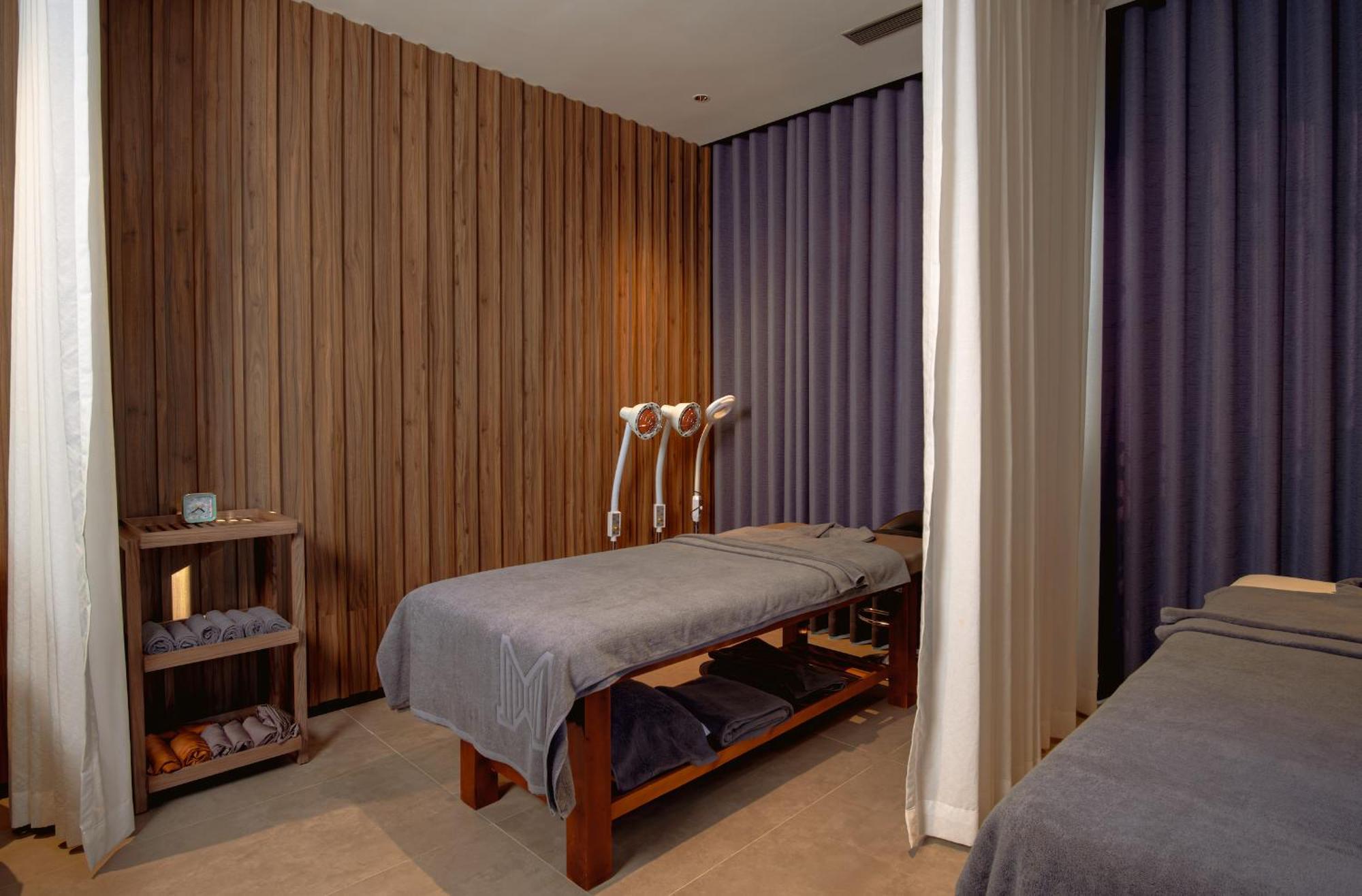 M Hotel Danang מראה חיצוני תמונה A massage room at a spa