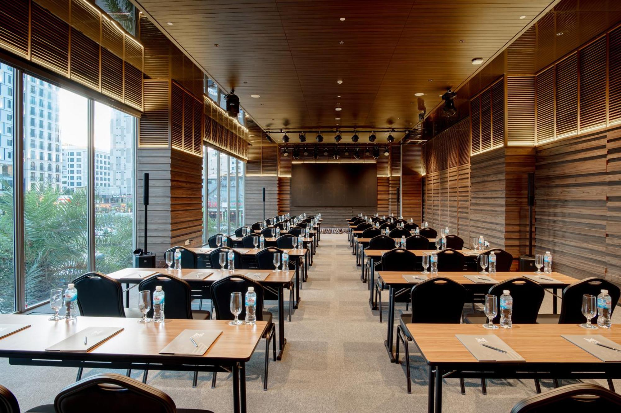 M Hotel Danang מראה חיצוני תמונה The 10th floor of the library